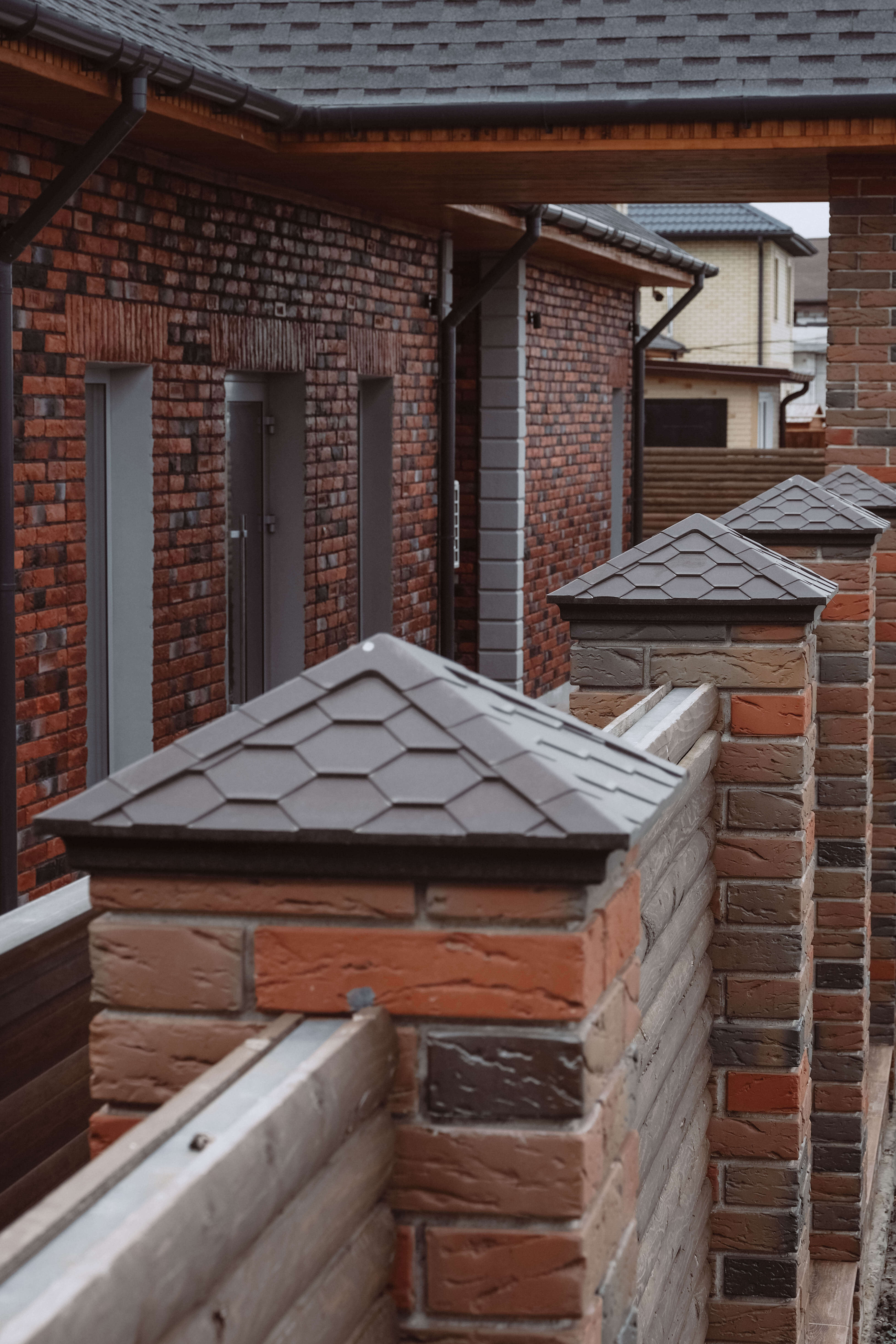 Колпак Zking Эверест Коричневый на столб 1.5х1.5 кирпича (390х390мм) в Вельске фото